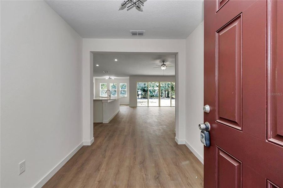 Spacious, unfurnished interior of a new home in , Dunnellon (Image 16).