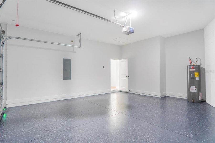 Spacious, unfurnished interior of a new home in , Apopka (Image 40).