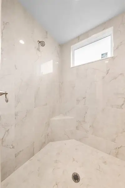 Close-up of interior finishes inside a home in , Tarpon Springs (Image 15).