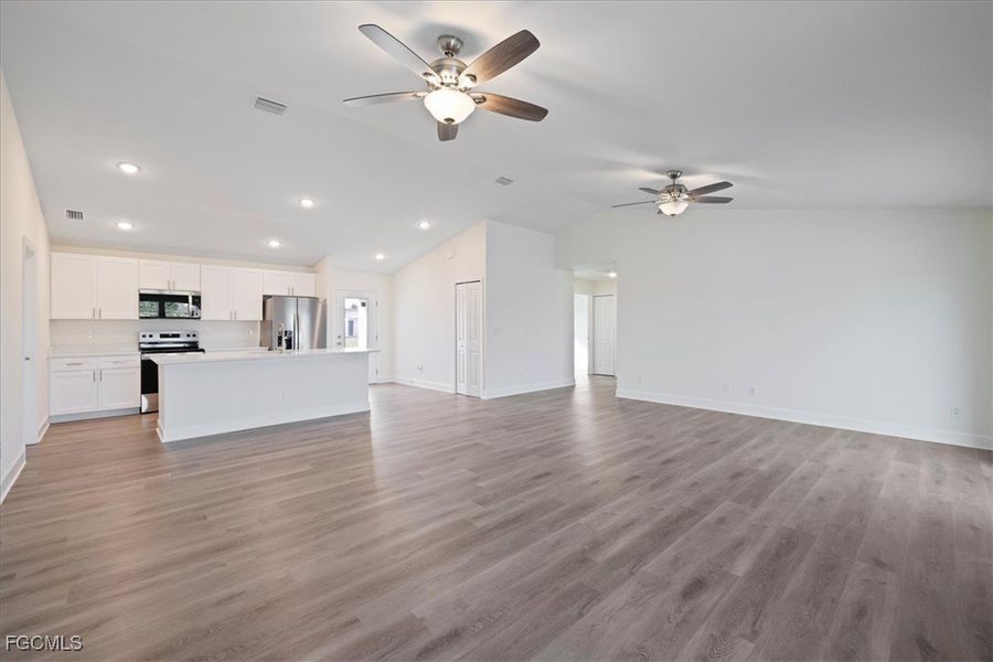 Spacious, unfurnished interior of a new home in Cape Coral, Cape Coral (Image 12).