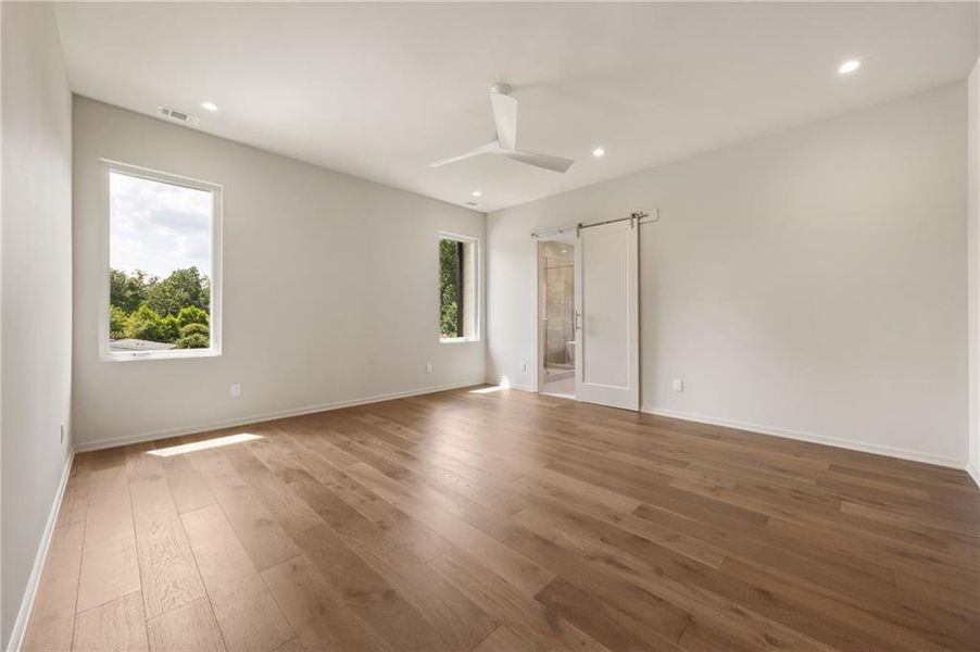 Spacious, unfurnished interior of a new home in , Sandy Springs (Image 53).