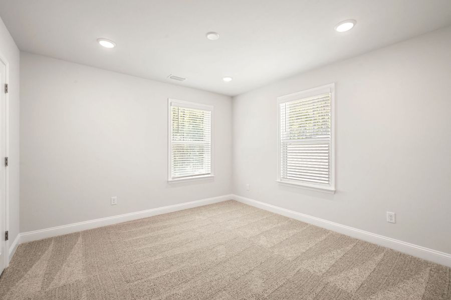 Spacious, unfurnished interior of a new home in Waterways, Richmond Hill (Image 44).