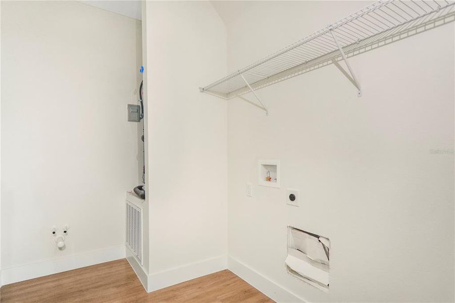 Spacious, unfurnished interior of a new home in , Ocala (Image 32).