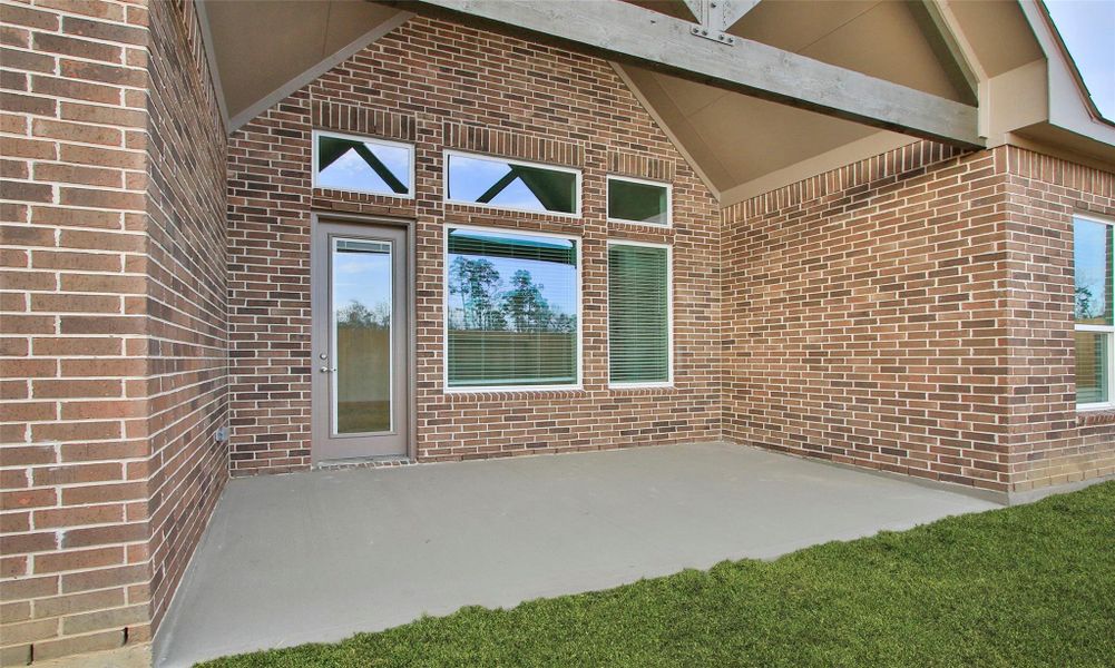 Exterior details and patio area of a home in Sundance Cove, Crosby (Image 20).