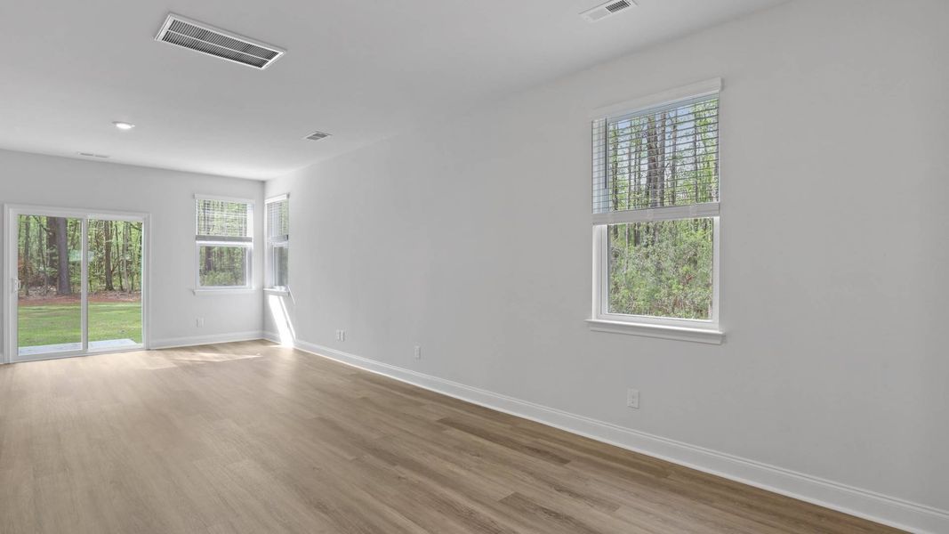 Representative unfurnished interior of a home built from the DRAYTON by D.R. Horton in Rivers Reach, Yemassee (Image 17).