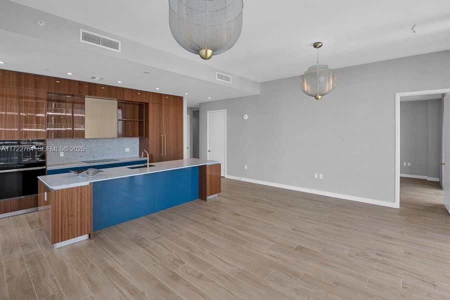 open kitchen dinning area