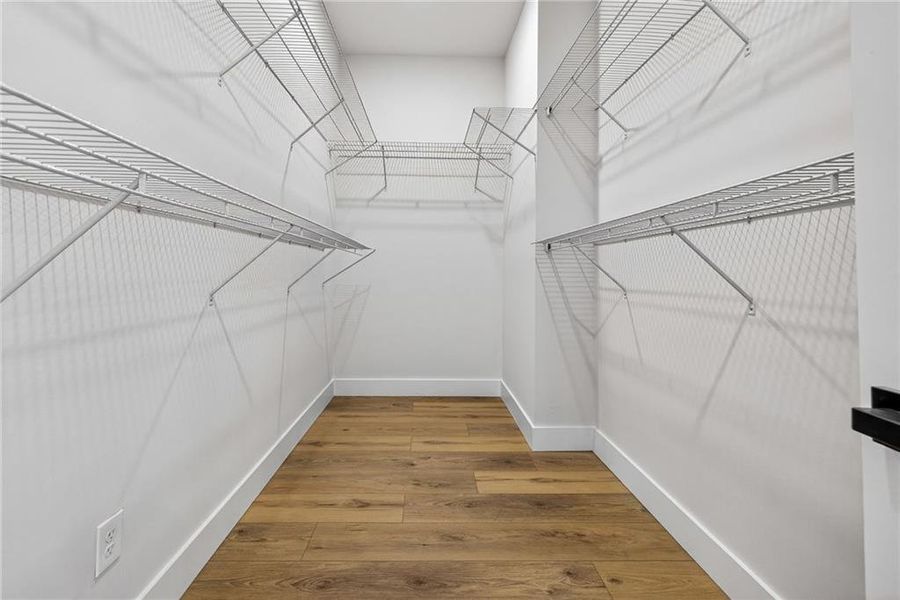 Spacious, unfurnished interior of a new home in , Gainesville (Image 17).