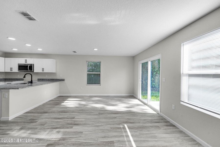 Spacious, unfurnished interior of a new home in , Jacksonville (Image 29).