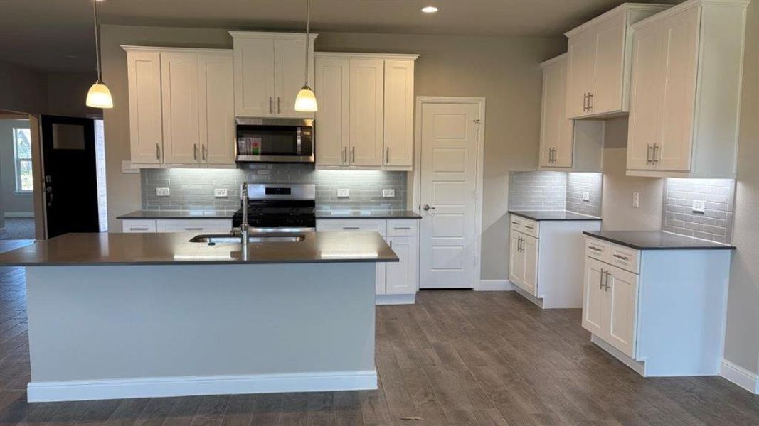 Furnished interior view inside a new home in Sandstone Estates, Granbury (Image 11).