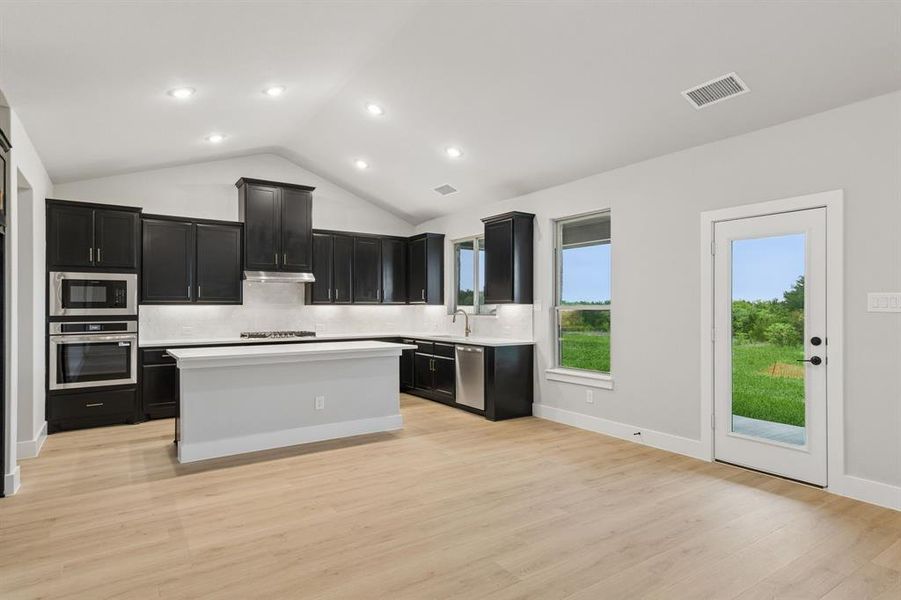 Furnished interior view inside a new home in Ellis Ranch Estates, Waxahachie (Image 5).