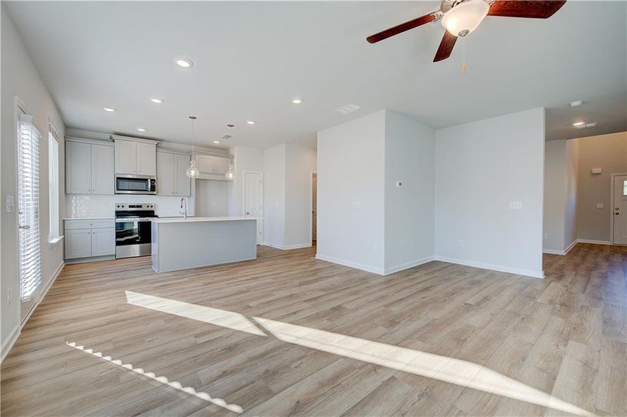 Spacious, unfurnished interior of a new home in Enclave at Evergreen, Fairburn (Image 19).