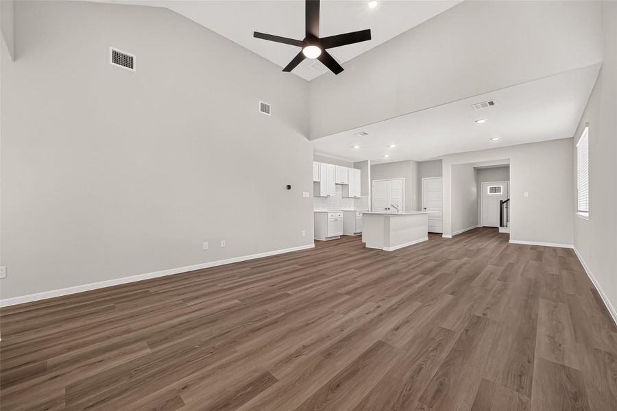 Spacious, unfurnished interior of a new home in Bammel Oaks, Houston (Image 33).