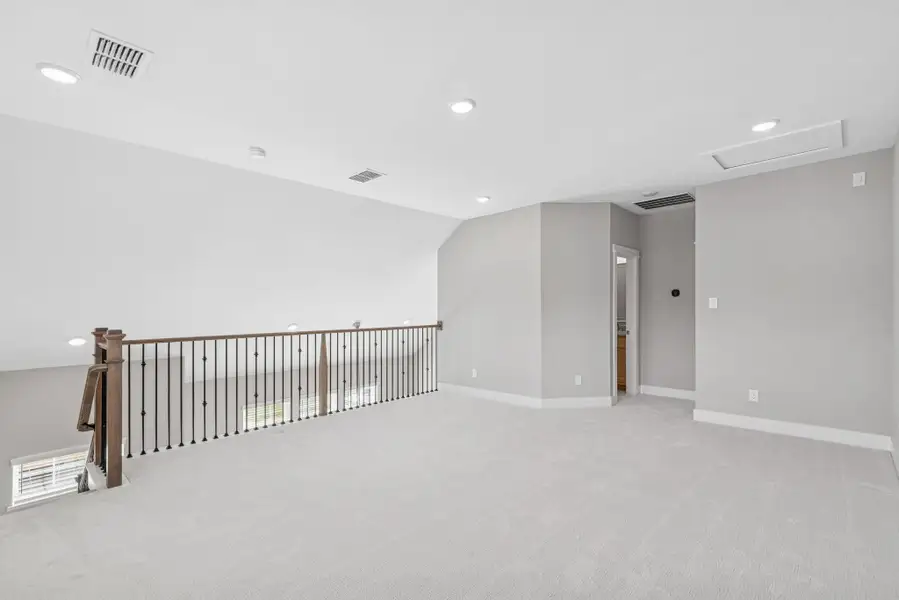 Spacious, unfurnished interior of a new home in Retreat at Oak Park, Houston (Image 11). Spacious, unfurnished interior of a new home in Retreat at Oak Park, Houston (Image 11).