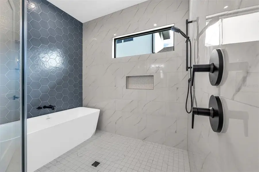 Furnished interior view inside a new home in , Orlando (Image 32).