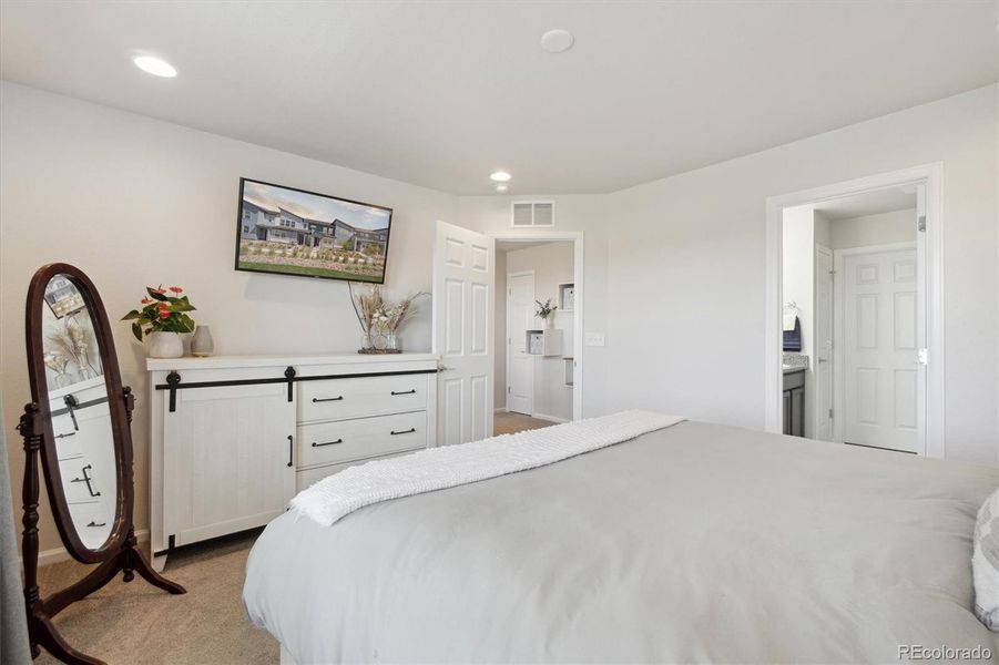 Primary Bedroom with En-suite bathroom