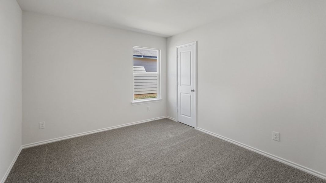 Spacious, unfurnished interior of a new home in Valor Farms, Royse City (Image 18).