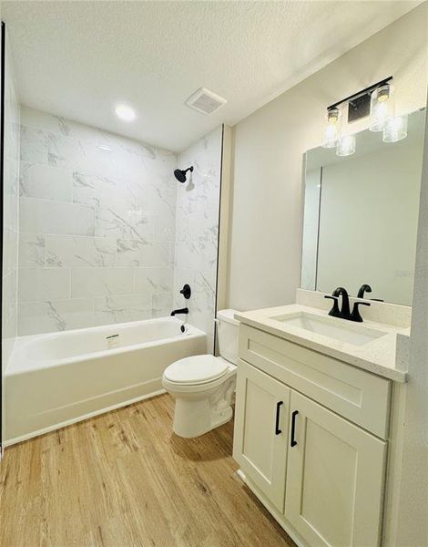 Furnished interior view inside a new home in , Lakeland (Image 11).