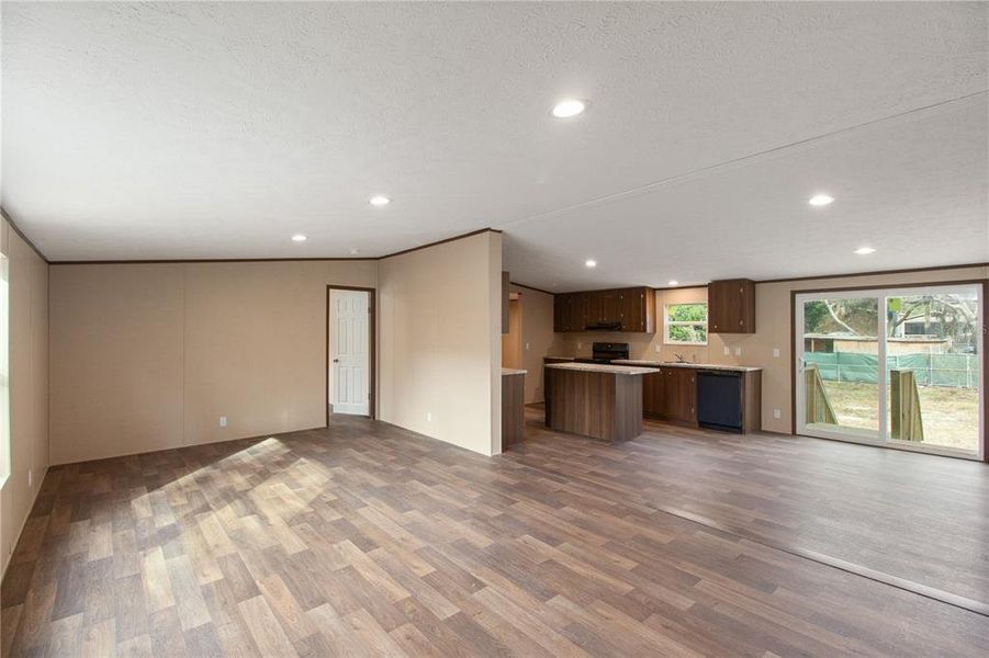 Spacious, unfurnished interior of a new home in , Hudson (Image 20).