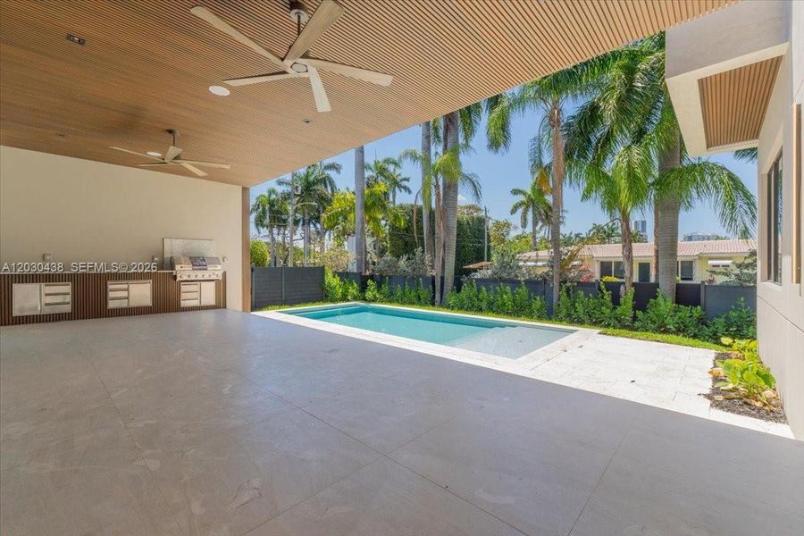Exterior details and patio area of a home in , Hollywood (Image 4).