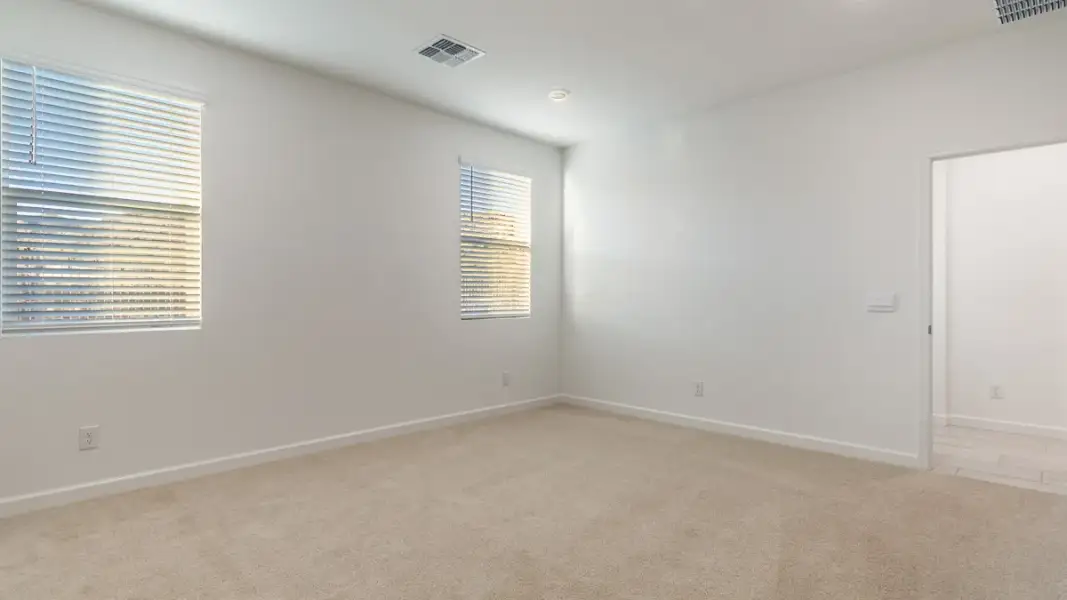 Spacious, unfurnished interior of a new home in Aloravita, Peoria (Image 26).