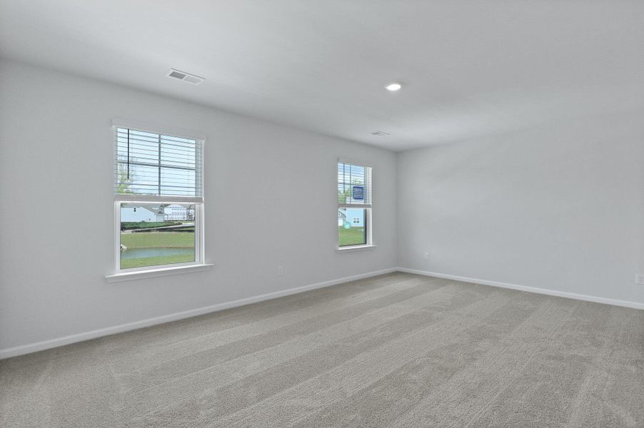 Spacious, unfurnished interior of a new home in Carolina Groves, Moncks Corner (Image 12).