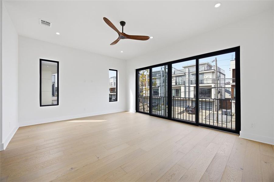 Spacious, unfurnished interior of a new home in , Dallas (Image 21).