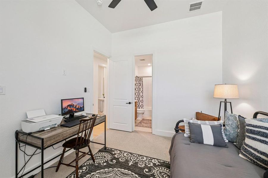 Furnished interior view inside a new home in Ridge Crossing, Waxahachie (Image 5).