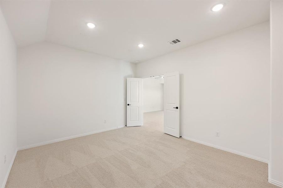 Spacious, unfurnished interior of a new home in Willow Wood Classic 60, McKinney (Image 28).