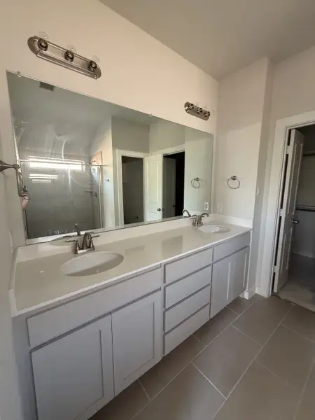 Furnished interior view inside a new home in Trail Creek, Cleburne (Image 6).