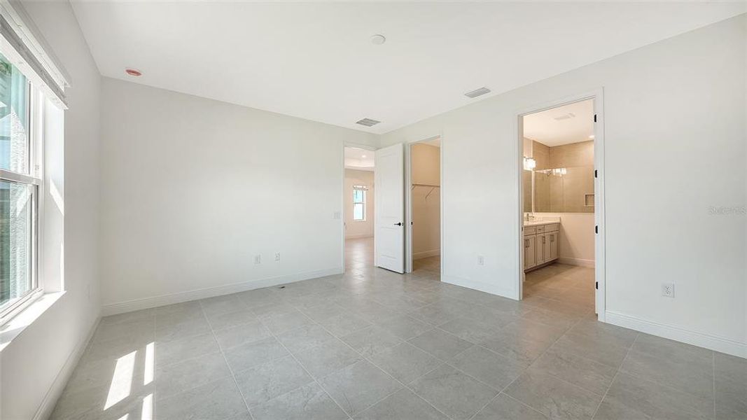 Spacious, unfurnished interior of a new home in Palmera, Venice (Image 33).