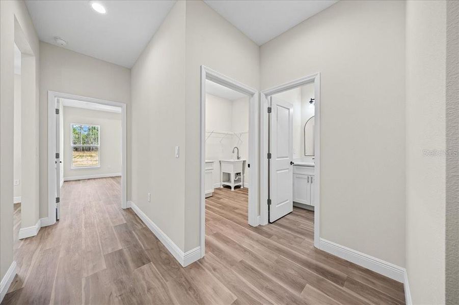 Spacious, unfurnished interior of a new home in , Ocala (Image 45).