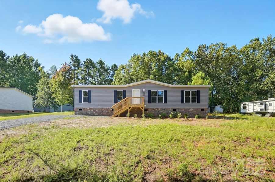 Front exterior of a new home in , Kings Mountain, NC, highlighting curb appeal (Image 1). Front exterior of a new home in , Kings Mountain, NC, highlighting curb appeal (Image 1).