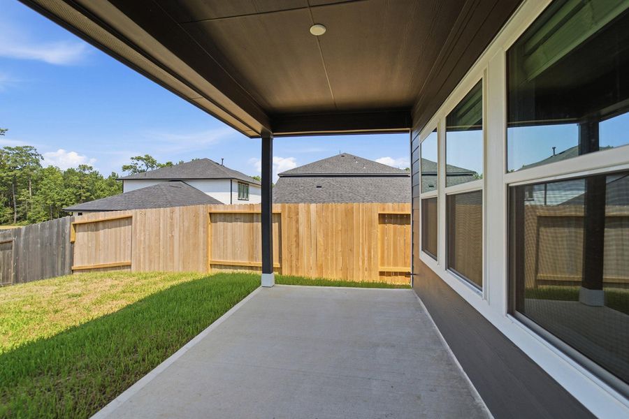 Exterior details and patio area of a home in Magnolia Springs, Montgomery (Image 3).