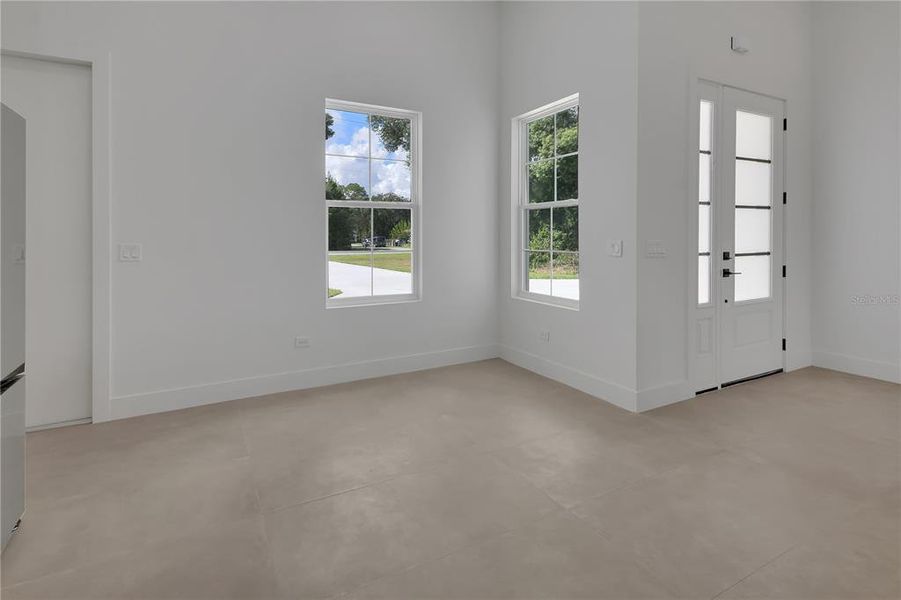 Spacious, unfurnished interior of a new home in , Deland (Image 19).
