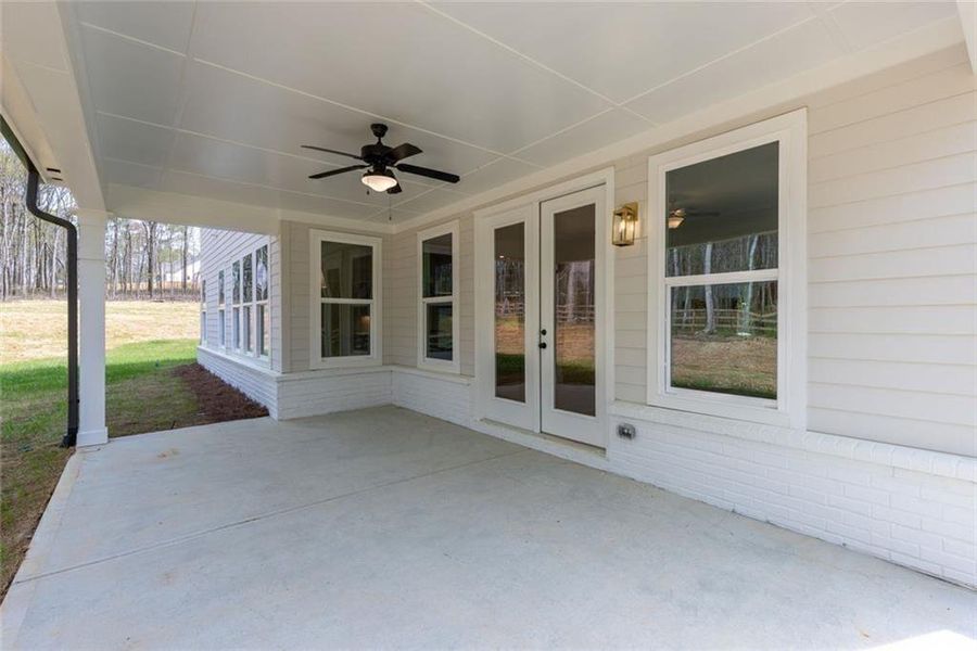 Exterior details and patio area of a home in , Gainesville (Image 4).
