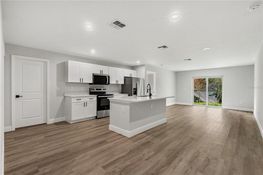 Spacious, unfurnished interior of a new home in , Orange City (Image 16).