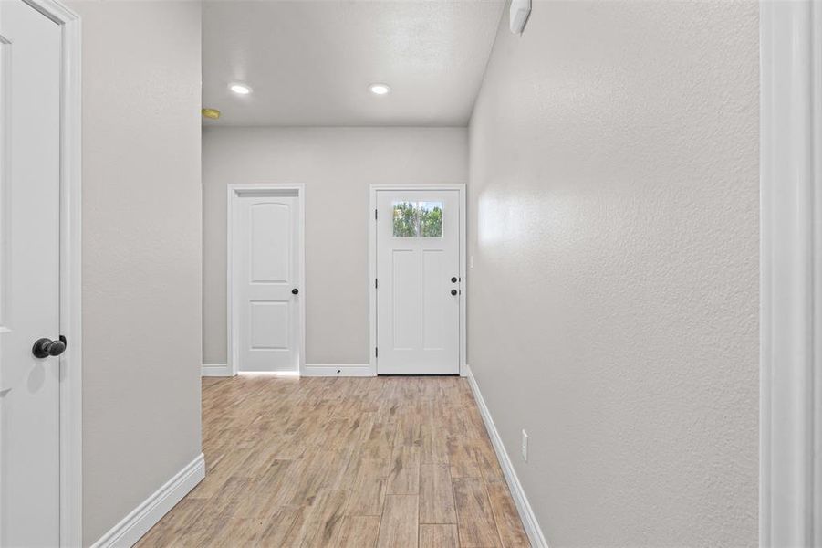 Spacious, unfurnished interior of a new home in , Granbury (Image 18).