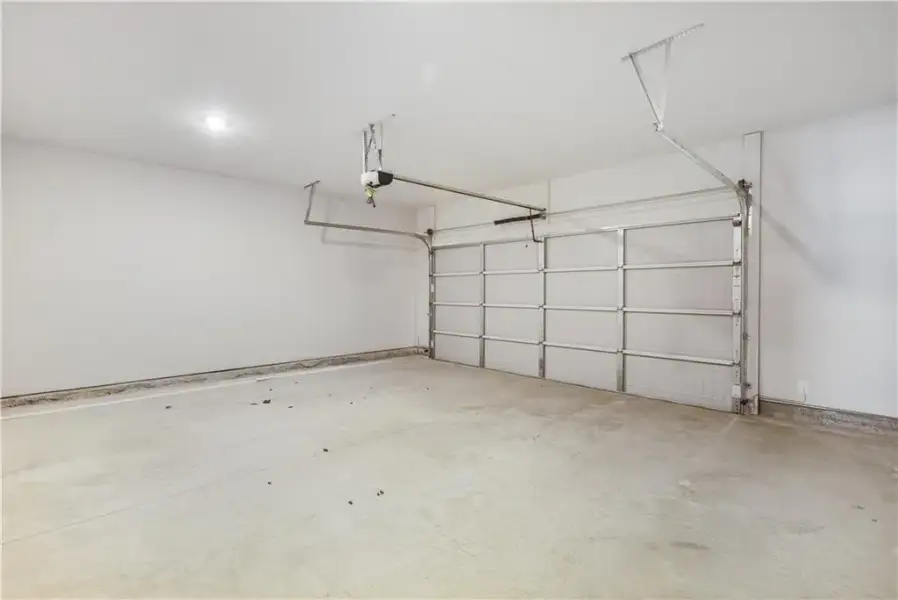 Spacious, unfurnished interior of a new home in , Conyers (Image 26).