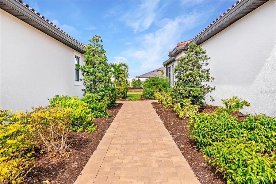 Exterior details and patio area of a home in , Lakewood Ranch (Image 24).