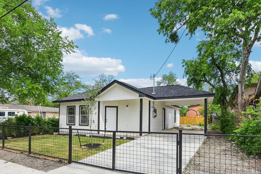 Front exterior of a new home in , San Antonio, TX, highlighting curb appeal (Image 19). Front exterior of a new home in , San Antonio, TX, highlighting curb appeal (Image 19).