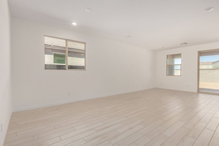 Spacious, unfurnished interior of a new home in The Villages at North Copper Canyon, Surprise (Image 7).