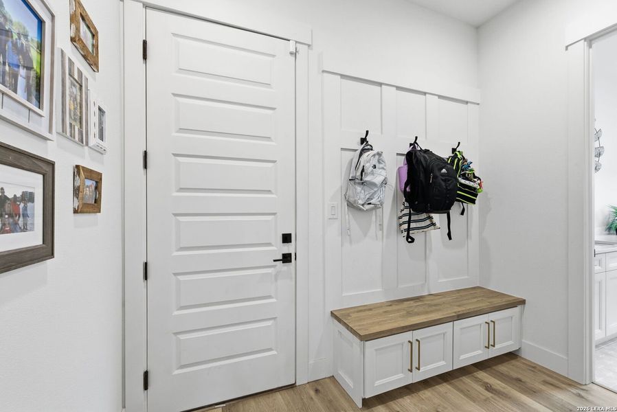 Furnished interior view inside a new home in , Bandera (Image 44).