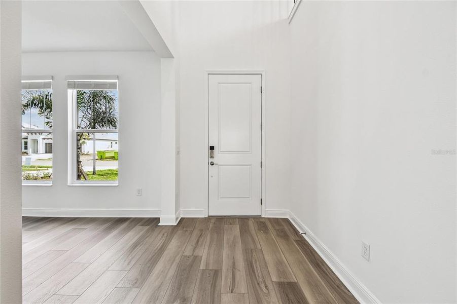 Spacious, unfurnished interior of a new home in Hawkstone, Sarasota (Image 30).