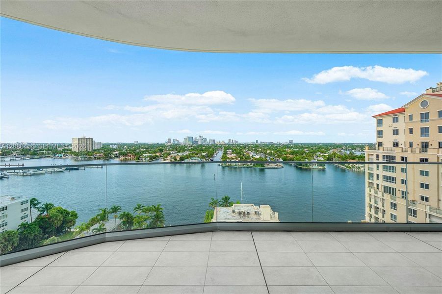 Condo located in Fort Lauderdale, FL showcasing its design and architecture (Image 37).
