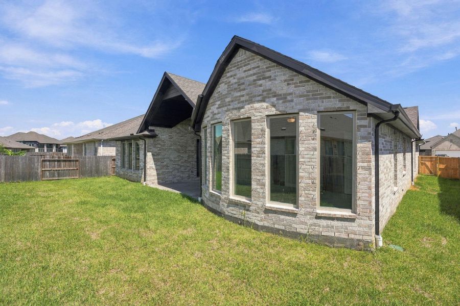 Exterior details and patio area of a home in Coastal Point, League City (Image 26).