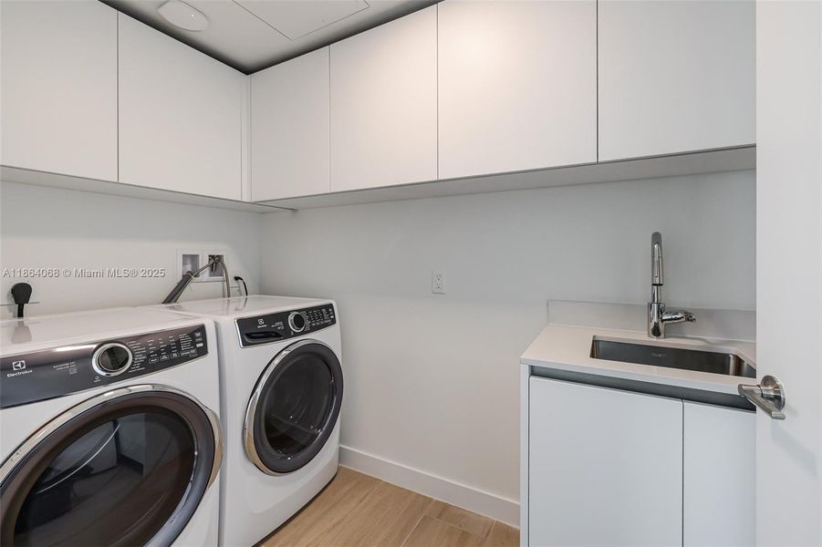 Furnished interior view inside a new home in , Pompano Beach (Image 27). Furnished interior view inside a new home in , Pompano Beach (Image 27).