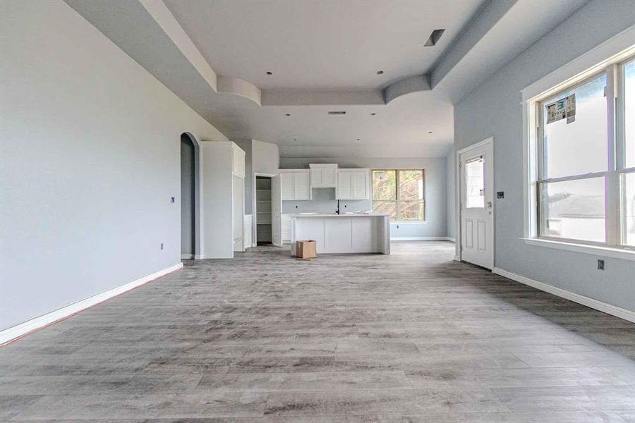 Spacious, unfurnished interior of a new home in , Granbury (Image 10).