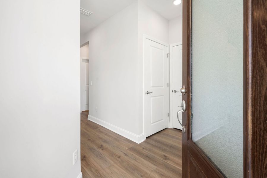 Spacious, unfurnished interior of a new home in Del Webb Savannah at Heartwood, Richmond Hill (Image 11).