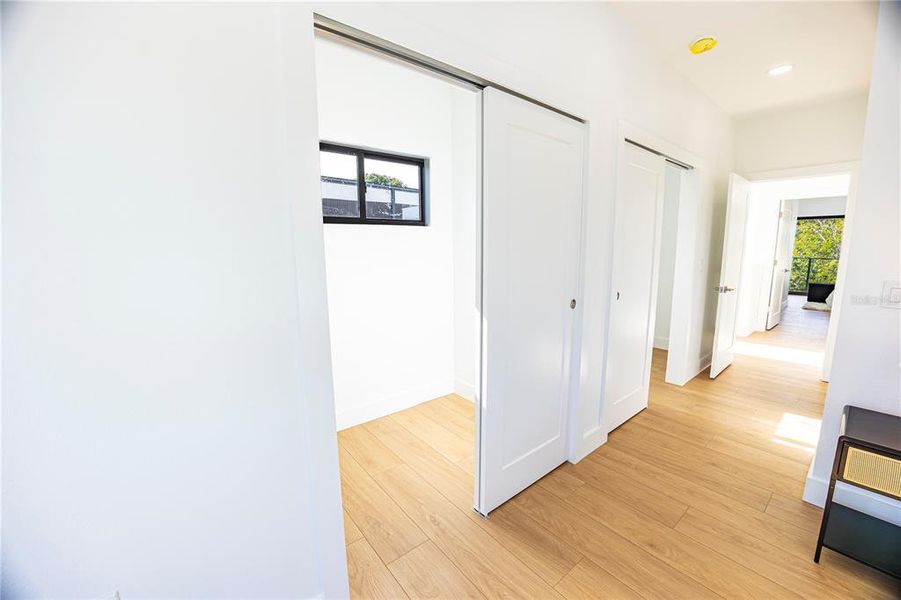 Spacious, unfurnished interior of a new home in , St. Petersburg (Image 61).