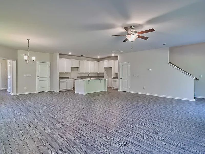 Spacious, unfurnished interior of a new home in Emanuel Creek, West Columbia (Image 10).